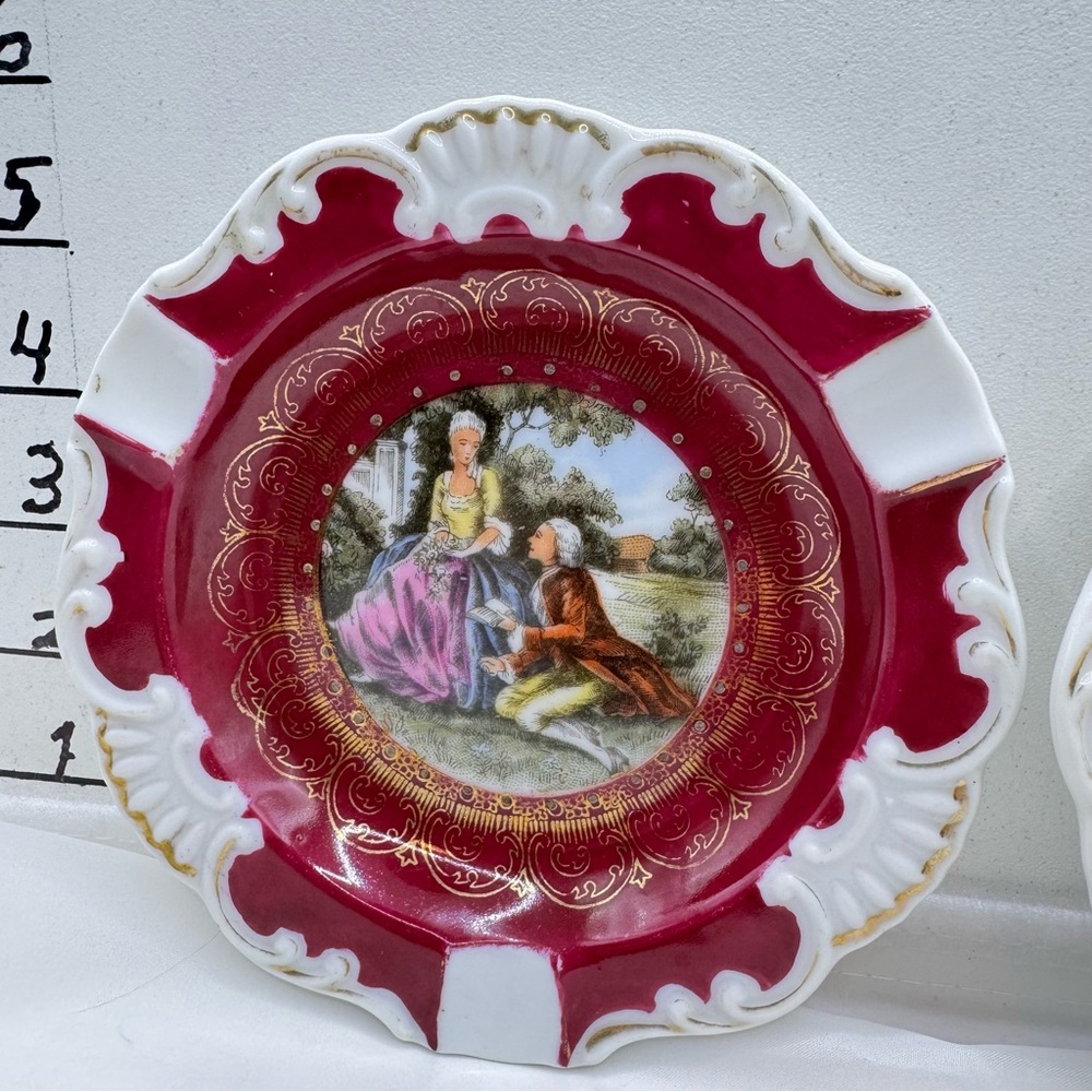 2 Vintage ashtrays with baroque Romantic Scene 5.75” occupied Japan Andrea Sadek - Picture 4 of 13